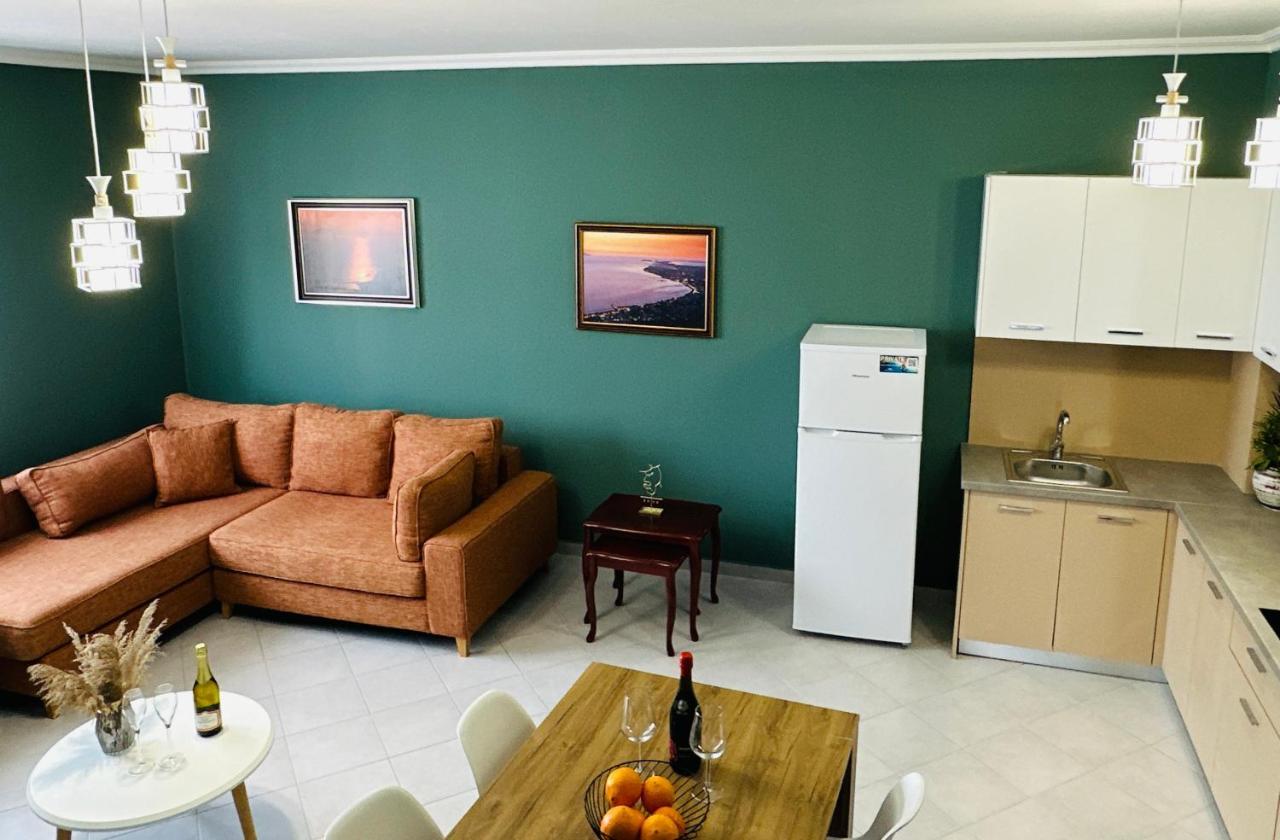 فلورا Family Suite Residence المظهر الخارجي الصورة