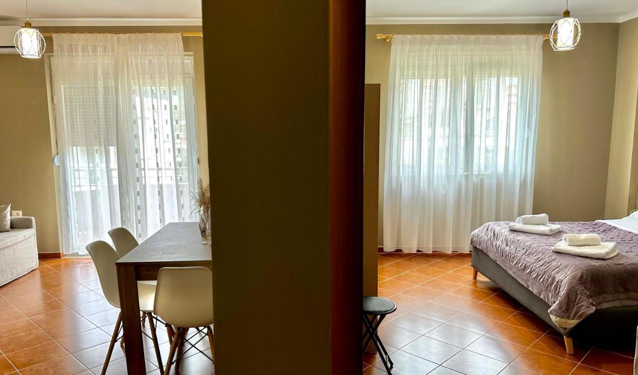 فلورا Family Suite Residence المظهر الخارجي الصورة